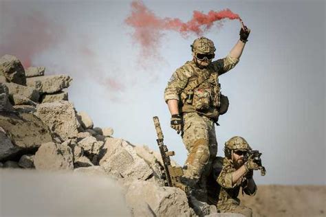 战争 沙漠 枪炮 士兵 行动 烟 沙 活跃 冒险 自由 极端 – 高图网-免费无版权高清图片下载