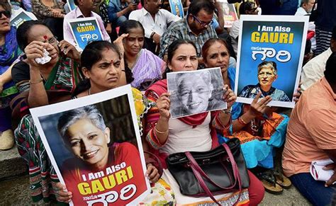 印度女记者之死 示威者：是对印度民主的刺杀_手机凤凰网