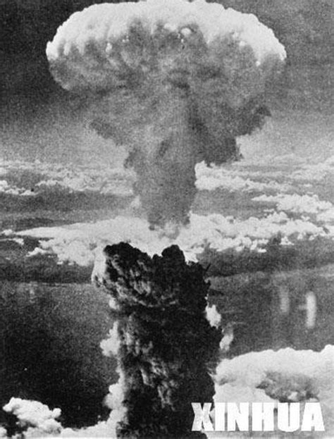 原子弹“小男孩”爆炸全过程，7万人瞬间化为灰烬__凤凰网