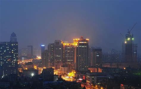 雨后、武汉夜景|摄影|人文/纪实摄影|陈若缺 - 原创作品 - 站酷 (ZCOOL)