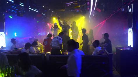美女夜场派对狂欢高清图片下载-正版图片501182849-摄图网