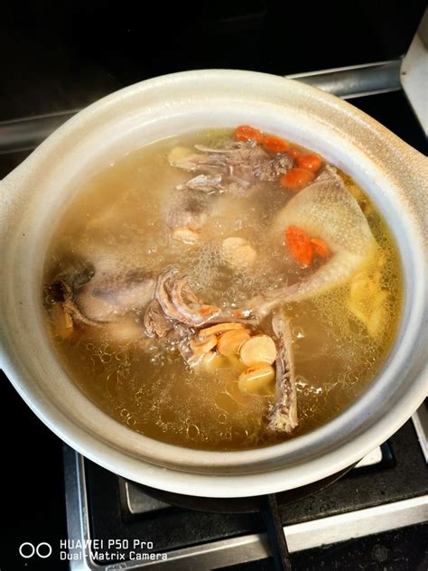 【羊肚菌鸽子汤的做法步骤图，怎么做好吃】厦雪_下厨房