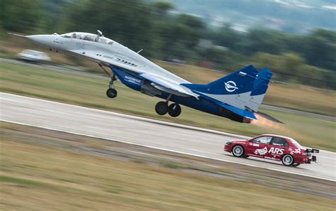 飞机VS汽车：莫斯科航展上赛车将与飞机竞速 - 2017年7月20日, 俄罗斯卫星通讯社