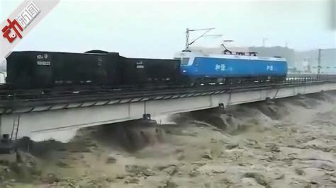 钱塘江爆发特大洪水冲垮历史古桥