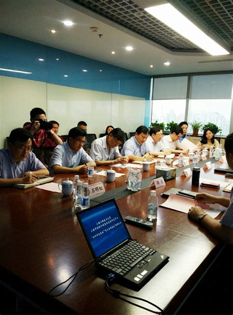 上海市经济和信息化委员会副主任戎之勤一行到市中小企业服务局调研