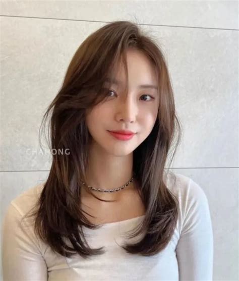 中长发甜美女生头像图片