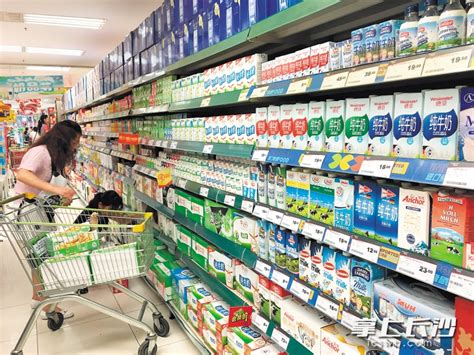 长沙市场上进口牛奶大量涌入 品质优劣不一 - 焦点图 - 华声新闻 - 华声在线