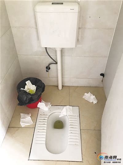 海口一些场所的公厕卫生状况不容乐观：乱扔烟头厕纸 便后不冲水-新闻中心-南海网