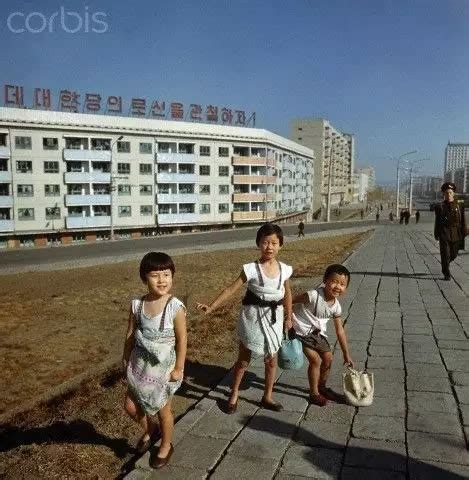 70年代的老照片：1971年的朝鲜平壤，跟你想象的一样吗？ - 派谷老照片修复翻新上色