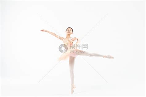 小女孩跳芭蕾舞高清图片下载-正版图片501296164-摄图网