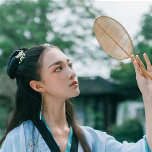 温柔古风绿衣头像女生