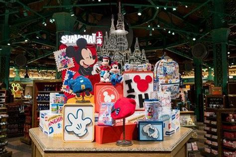迪士尼在上海开了全球最大的一家旗舰商店|界面新闻 · 商业