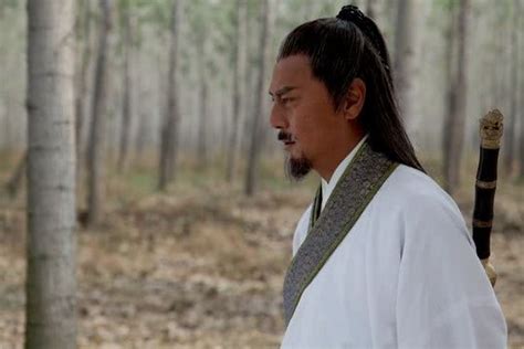 他是燕十三唯一的传人，会夺命十三剑，谢晓峰教会了他第十四式_铁开诚