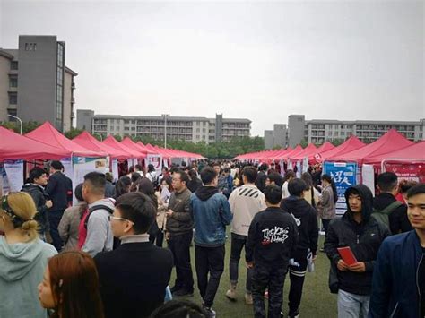 河南2019年最大规模校园招聘落幕 9693人达成就业意向_河南频道_凤凰网