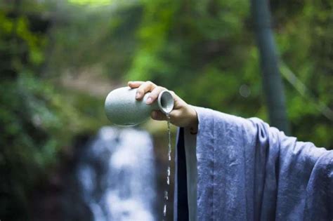 花田月下把酒言欢图片