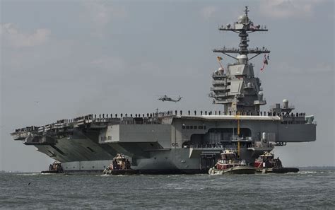 美国海军新旧两型航母首次合练 同角度对比差别一目了然