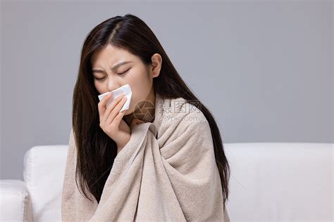生病发烧感冒的女性高清图片下载-正版图片501768349-摄图网