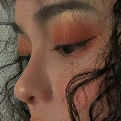 温柔系女生浓妆头像