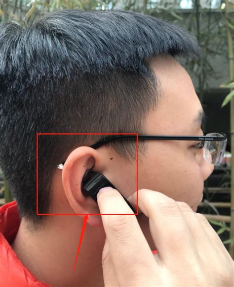 蓝牙双耳耳机使用方法图解 2个耳机开机同时长按功能键开