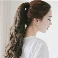 女生温柔头像侧马尾