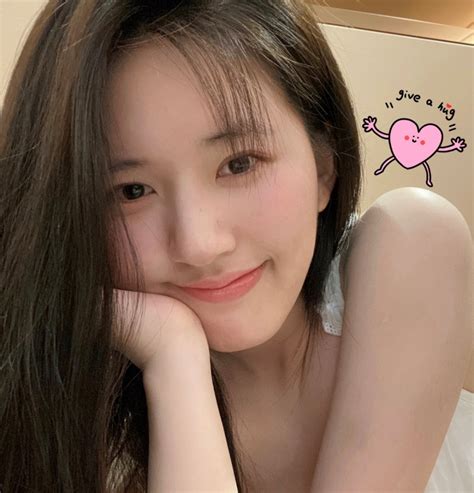 温柔女生头像赵露思