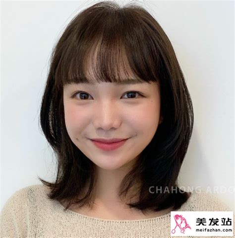 温柔女生齐刘海头像