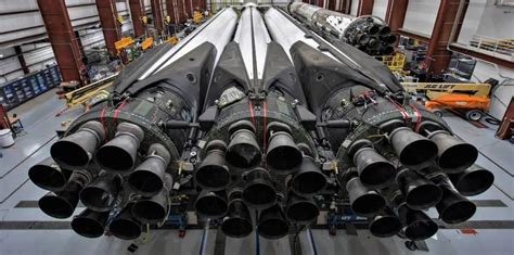 把特斯拉跑车送上太空！ SpaceX猎鹰重型火箭成功发射