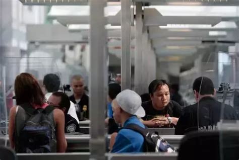 被美国遣返的二十万华人，两国国籍都没有，那么他们该如何生活？