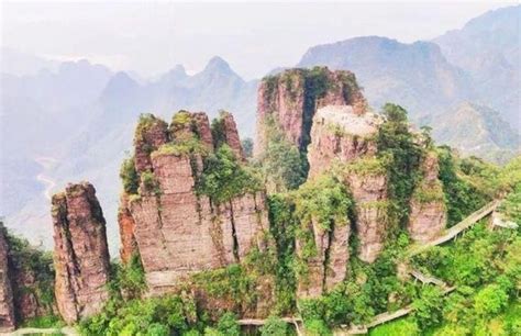 天子山是张家界武陵源风景名胜区的核心景区之一|天子山|青岩山|土家族_新浪新闻