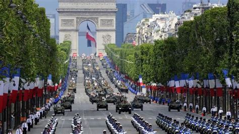 法国举行国庆日阅兵式 中国首次出席仪式 - 华声新闻