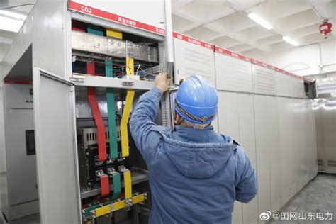在某新建小区配套工程配电室进行电表箱、电表的安装工作 - 铜马电力