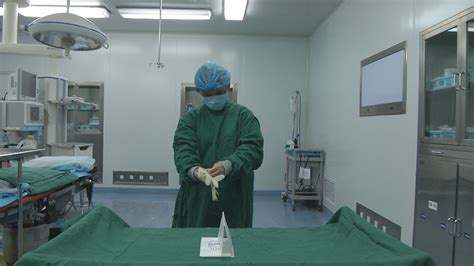保山市龙陵县人民医院麻醉科首次推广无接触式戴手套_手术