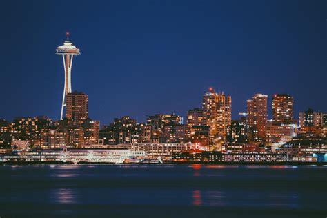 有西雅图都市风景和地平线的路高清图片下载-正版图片507265401-摄图网
