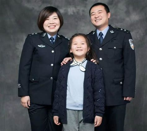 女生头像警察温柔图片