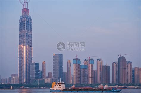 中国在建第一高楼636米武汉绿地中心高清图片下载-正版图片500922014-摄图网