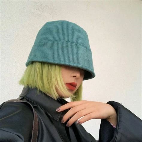 头像温柔绿色背景女生