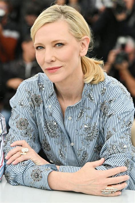 年轻时的女王凯特·布兰切特（Cate Blanchett）