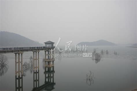 北京：密云水库烟雨如画-人民图片网