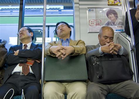 在日本乘坐电车时应该注意的礼仪｜WeXpats Guide