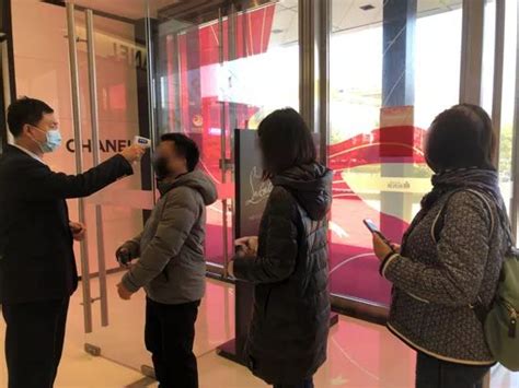 杭州大厦恢复营业，五小时销售额破1100万|界面新闻 · 时尚