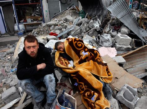 两伊大地震死亡人数升至456人 至少7000人受伤|伊朗|伊拉克|地震_新浪新闻