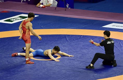 精彩对决！直击男子古典式摔跤比赛-新闻中心-温州网