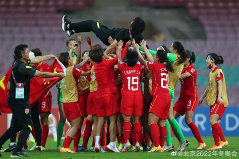 一起加油，女冰女足！ //@女冰于柏巍: 恭喜中国女足夺冠！_手机新浪网