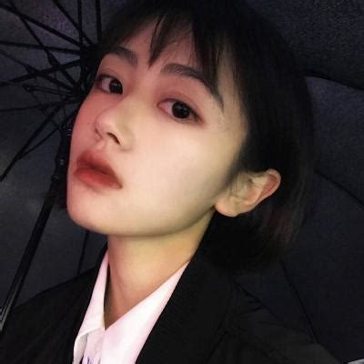 温柔女生微拽头像