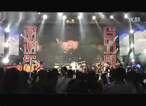 2012年刀郎演唱会歌迷起立高呼迎返场《西海情歌》_腾讯视频