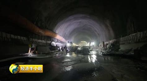 穿越暗河 高瓦斯重黔铁路第一长隧白马山隧道掘进突破3000米大关-上游新闻 汇聚向上的力量