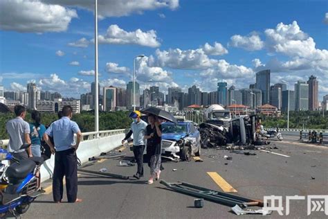 海口世纪大桥发生交通事故致五车受损(含视频)_手机新浪网
