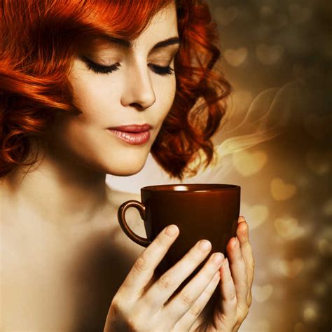 喝咖啡的美女图片-年轻漂亮女人喝咖啡素材-高清图片-摄影照片-寻图免费打包下载
