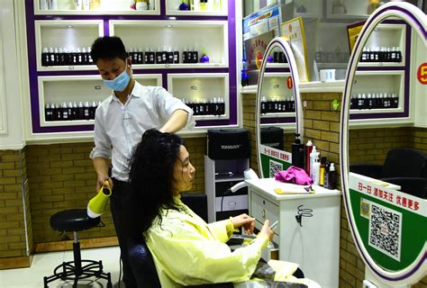 理发店装修设计攻略 让你的生意好到爆 - 装修保障网