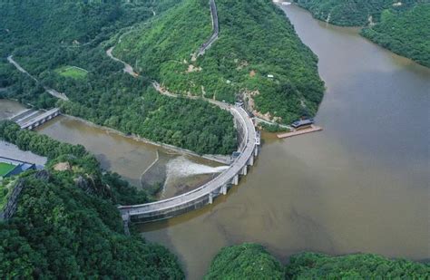 多图直击｜怀柔西水峪水库泄洪现场_京报网